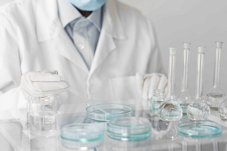 Mediu de apă peptonă: suport de încredere pentru identificarea bacteriilor moderne